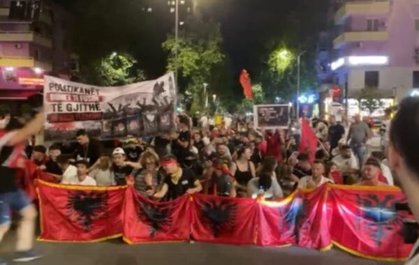 Shqipëria, xholi i mediave ndërkombëtare anti-Trump?
