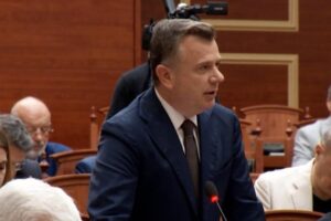 E di gjithë Vlora sa