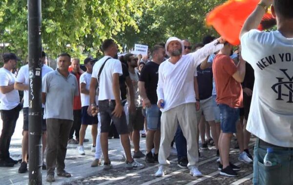 Pse protesta po kërkon përplasjen?!
