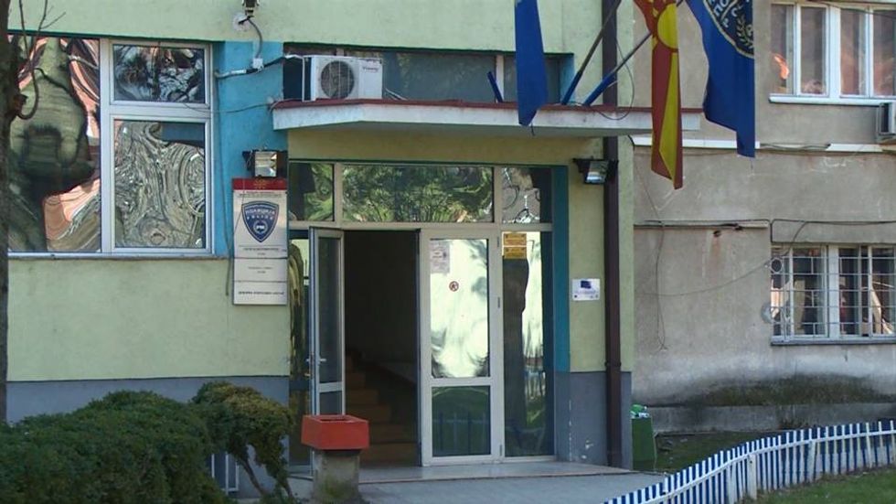Shpërtheu zjarr në tualetin e shkollës  Mosha Pijade  në Tetovë  gjashtë persona përfundojnë në spital nga thithja e tymit