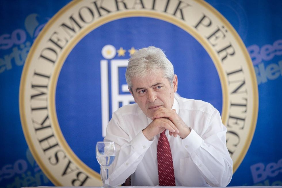 Ali Ahmeti  Kurtit  Me çështje të larë me gjak nuk bëhet majtap  po dëmtohen të arriturat e Marrëveshjes së Ohrit
