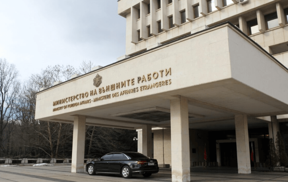Bullgaria dënon ashpër djegien e automjeteve pranë ambasadës në Shkup  Akt agresioni i nxitur nga urrejtja