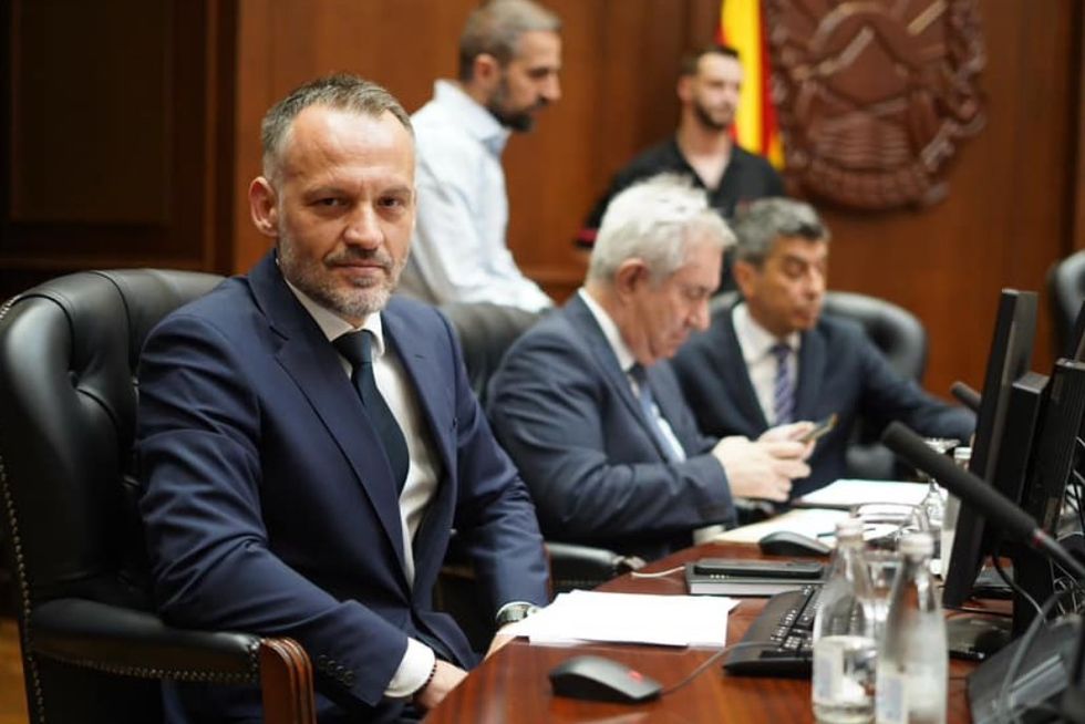 Arben Fetai jep dorëheqje nga posti i zv  kryeministrit