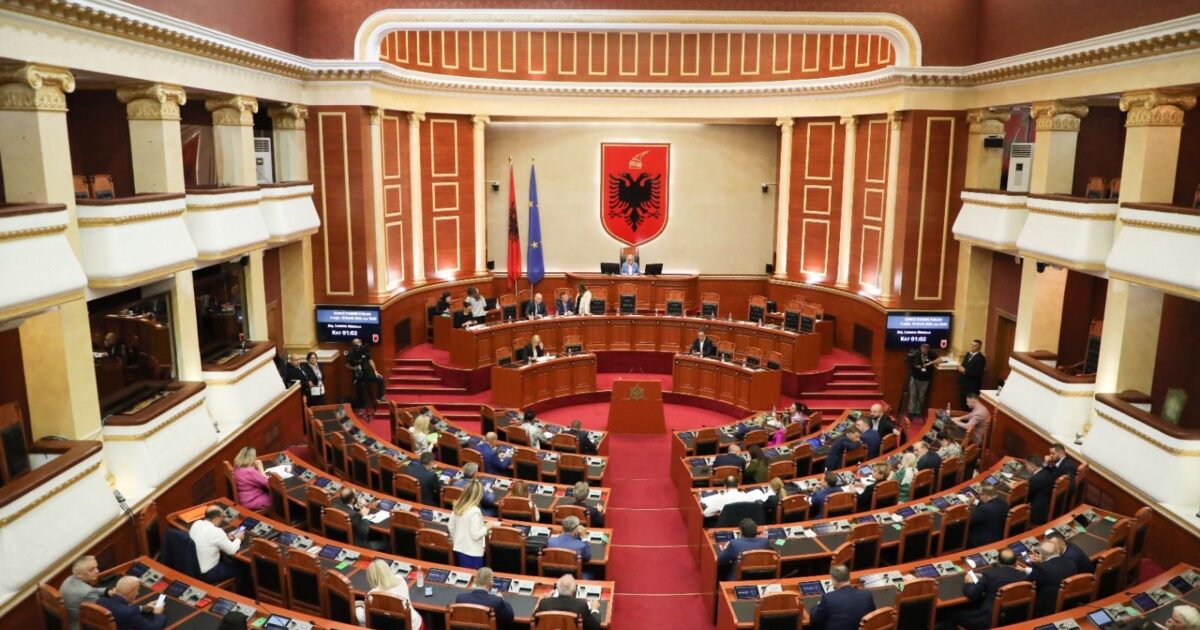 Nis seanca plenare në Kuvend, ja