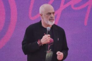 akuzave të protestuesve