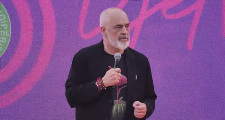 akuzave të protestuesve