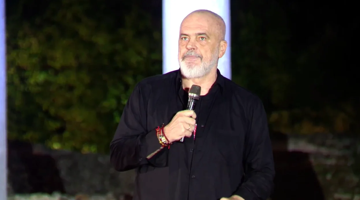  Më thonë mua tradhtar   Rama i përgjigjet protestuesve  Nga pallati i presidentit në Serbi  jua thashë që Kosova ësh