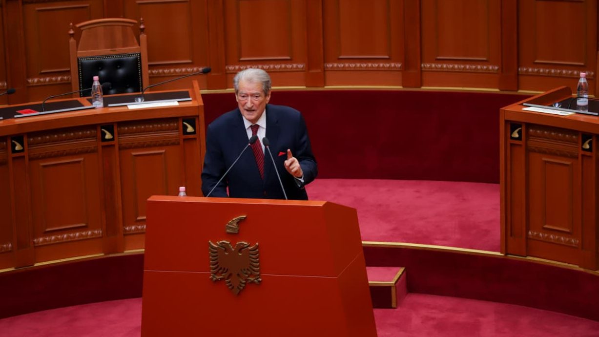 Nuk ka asnjë njoftim apo dokument zyrtar nga Departamenti i Shtetit apo Marco Rubio që Berishës i është hequr statusi  non grata 