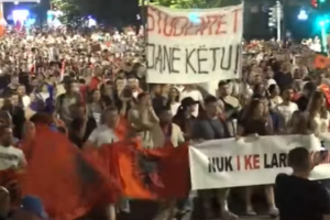 Pas disa orësh protestë para Kryeministrisë,