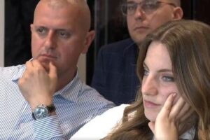 Mandati i neomalësores: Ta mbajë apo
