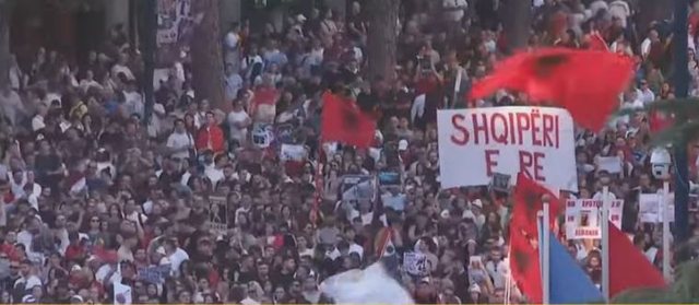  Mos guxo ta çosh në konflikt civil   Qytetarët mesazh Ramës  E dimë që ke futur patronazhistë 