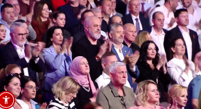 Socialistët mblidhen në Pallatin e Kongreseve për të festuar 35 vjetorin e themelimit