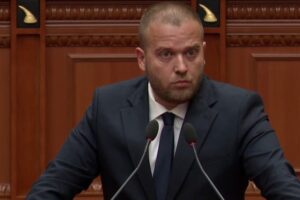 Nuk folët kur
