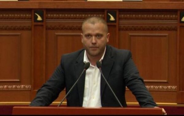 për mbështetjen e protestave