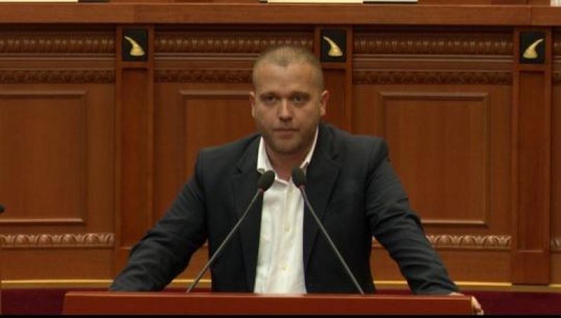 për mbështetjen e protestave