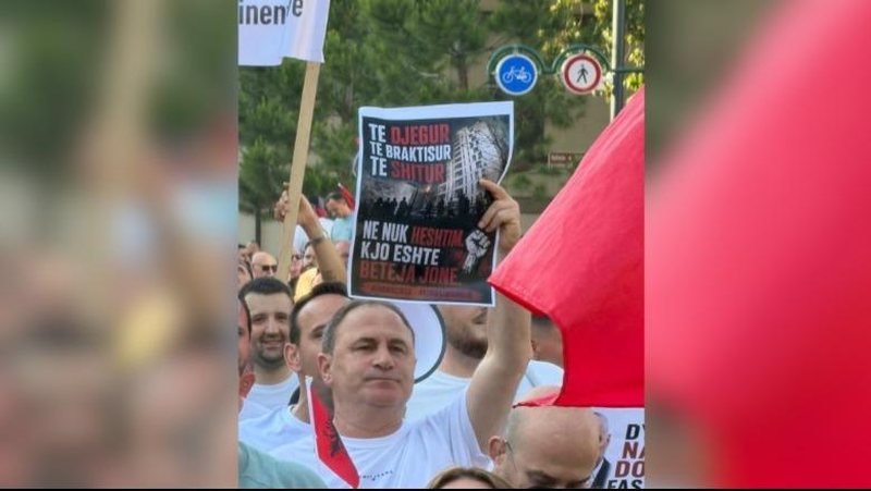 I akuzuar për korrupsion  ish drejtori i PD Gazmend Sallaku i bashkohet  revolucionit të flamingove 