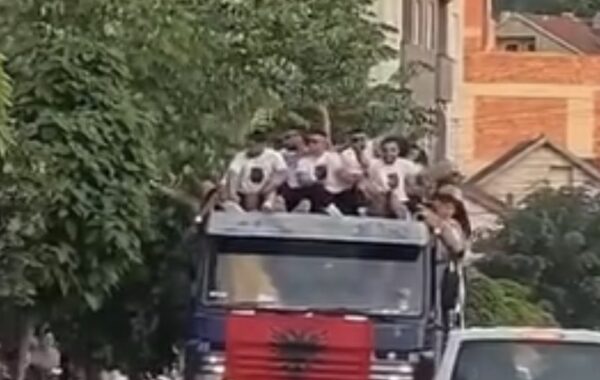 në emër të