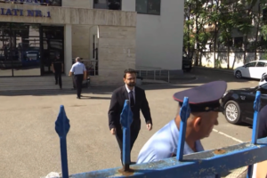 në protestën përpara