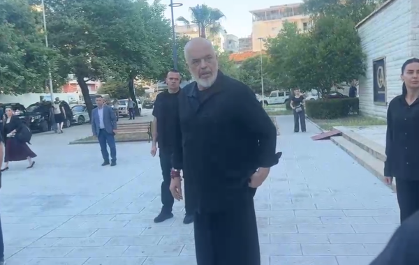 Unë i gjunjëzohem vetëm