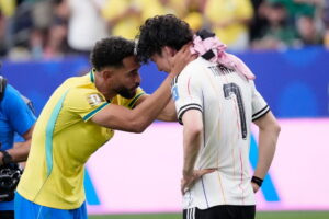 eliminoi Japoninë 2-1 në rundin