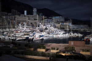 në Monaco