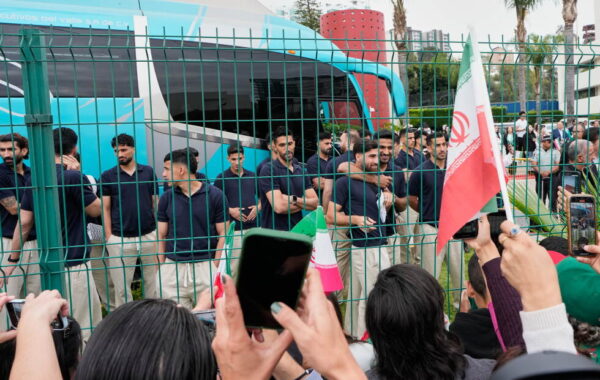 Irani kthehet në vend pas eliminimit