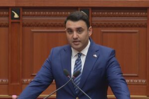 presion ndaj qytetarëve