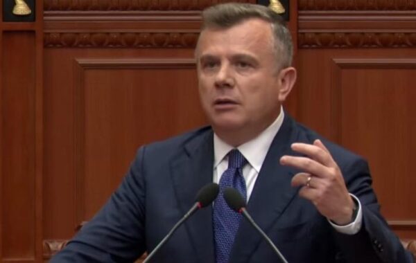 si mund ta dredhë burri