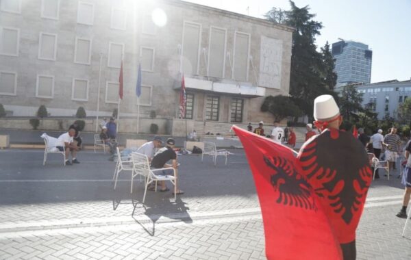 natën para Kryeministrisë