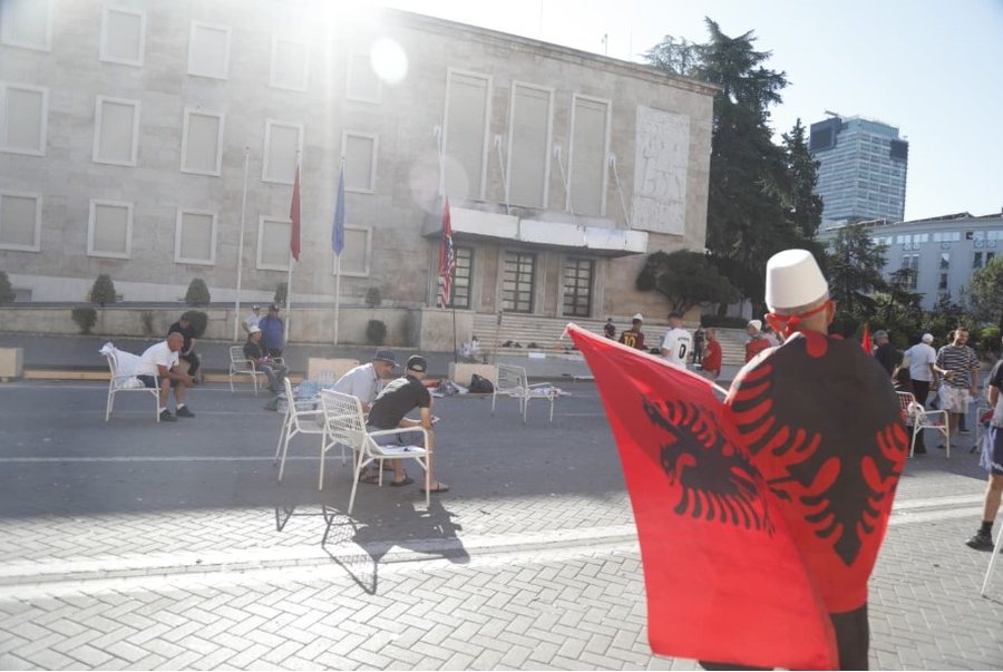 natën para Kryeministrisë