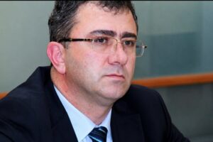shkarkimin nga vetingu