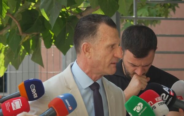 ta eliminonin politikisht dhe