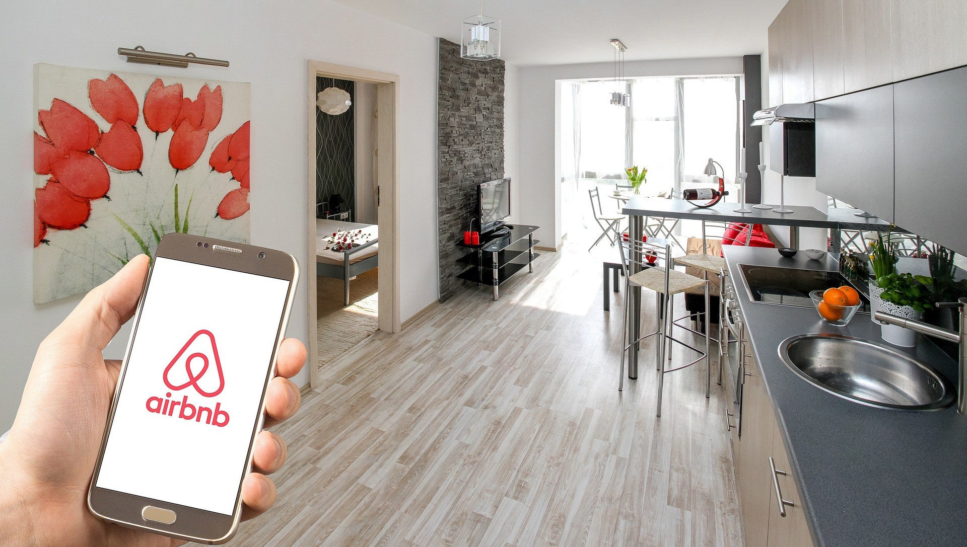 Francezët kryesojnë Airbnb t shqiptare  97  e netëve të qëndrimit vijnë nga të huajt