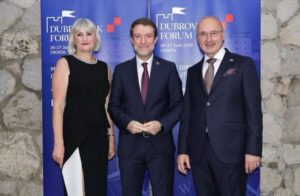Hoxha në forumin e Dubrovnikut  Anëtarësimi në BE  i vetmi drejtim për të ardhmen e Shqipërisë