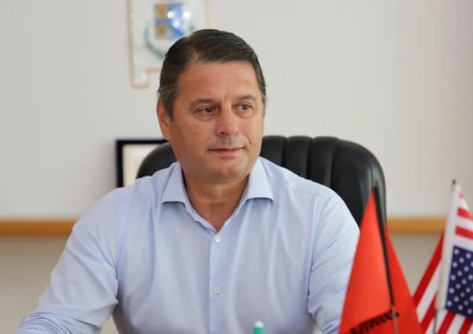 Ikja e Neomalsores nga grupi i PS së  reagon Pjerin Ndreu  Do ishte fisnike të lije mandatin