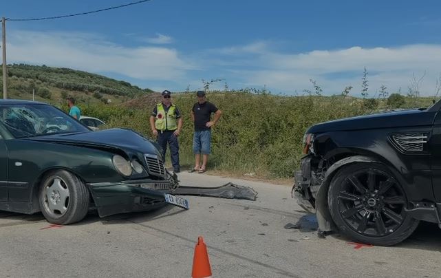 Aksident në aksin Fier Libofshë  plagosen 4 persona  VIDEO 