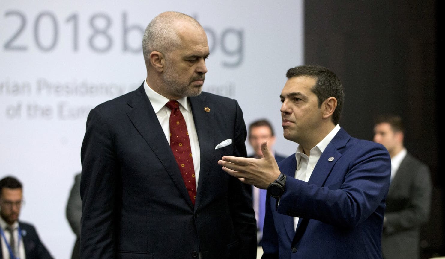 Rama replikon me Tsipras për Zvërnecin  Partia jote e re e ktheu një incident të izoluar në një çështje politike e ndër