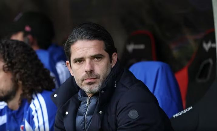 Fernando Gago rrëzohet gjatë një konference për shtyp  i nënshtrohet një operacioni në zemër