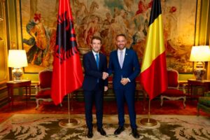 hapë ambasadë në Tiranë