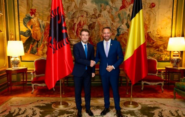 hapë ambasadë në Tiranë