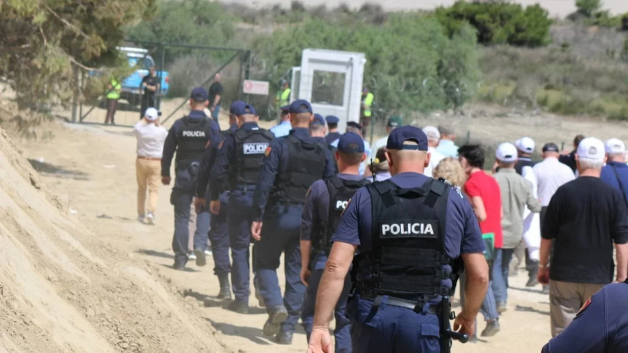  Nuk po merrja dot frymë   flet qytetari që u dhunua gjatë protestës në Zvërnec  Flasim edhe greqisht  kjo nuk na bën