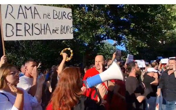 “Rama në burg, Berisha në