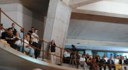 në Tiranë