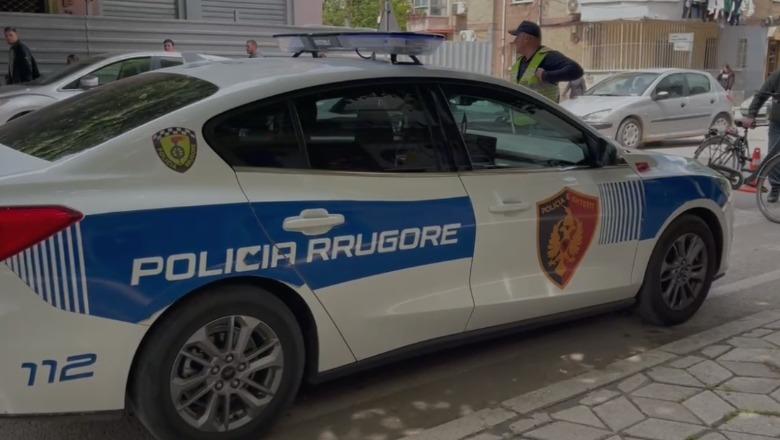 I vuri thikën në qafë policit të rrugores që ishte në detyrë  në pranga autori  Efektivi  Më erdhi nga pas 