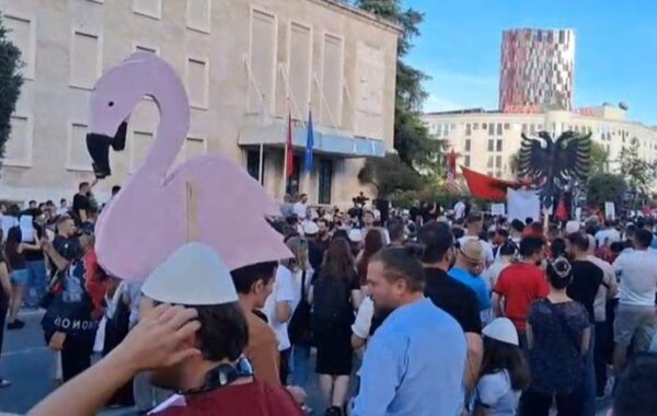 Ku vajti Zvërneci për protestën?