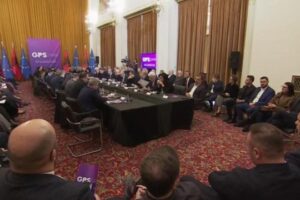 Mblidhet sot grupi i PS, në