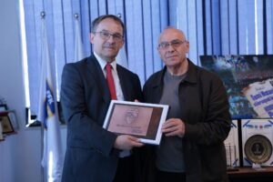 Agim Ademi pret ambasadorin austriak, diskutohet