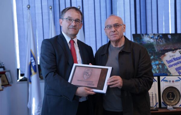 Agim Ademi pret ambasadorin austriak, diskutohet