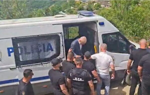 në varrimin e babait
