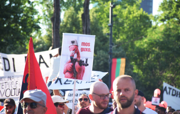 Nga bulevardi në rrjetet sociale: Fuqia